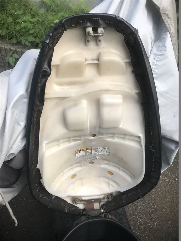 SUZUKI レッツ2 シルバー プラグ・バッテリー新品！シートカバー張り替え！キャブ清掃済み！ SUZUKI レッツ2 シルバー プラグ・バッテリー新品！シートカバー